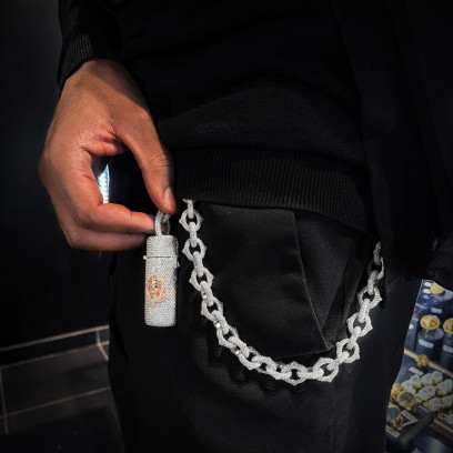 Achetez le bijoux Iced Lighter Case - Silver 925 - Moissanite chez Dreamgold Paris