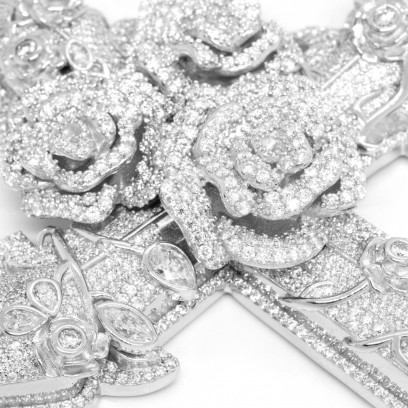 Achetez le bijoux Cross & Roses Pendant - Silver 925 - Moissanite chez Dreamgold Paris