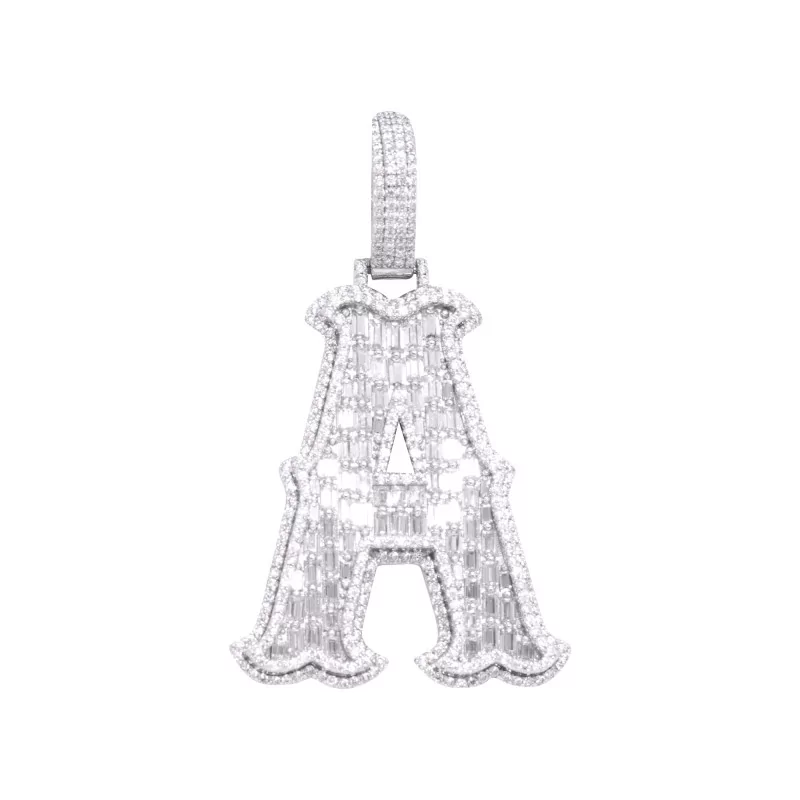 Achetez le bijoux Baroque Letter Pendant- Silver 925 - Moissanite chez Dreamgold Paris