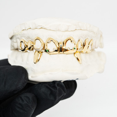 Achetez le bijoux Grillz 10 dent + Interstice + Open Face Diamond Emerald - Or 18K chez Dreamgold Paris