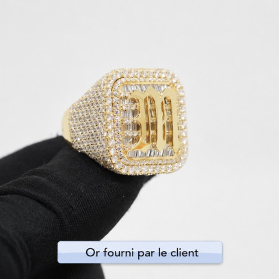 Achetez le bijoux Chevalière DIAMOND M - Or 18K chez Dreamgold Paris