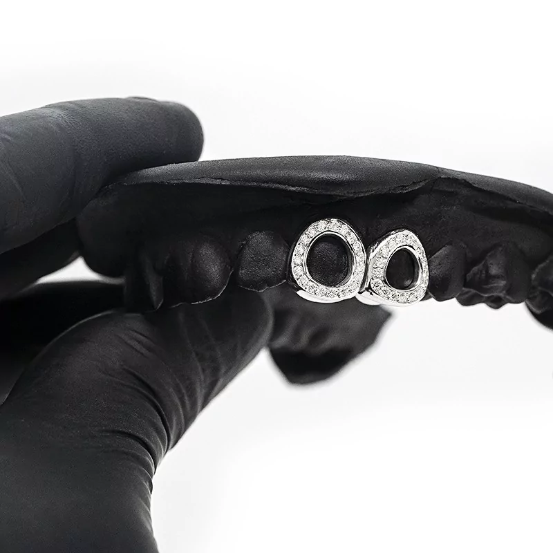 Achetez le bijoux Grillz 2 dents - Open faces + Diamonds - Or blanc 18K chez Dreamgold Paris