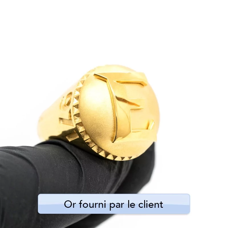 Achetez le bijoux Chevalière Initiale "E" - Or 18K chez Dreamgold Paris